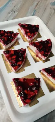Mix Berry Cheese Cake Slice
