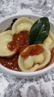 Agnolottis de ricota y muzarella con salsa a elección