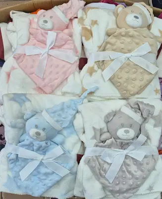 Mantas recibidoras con muñeco de apego