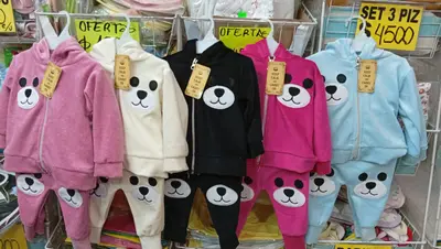 conjuntos de plush con carita bordado del talle 1 al 3